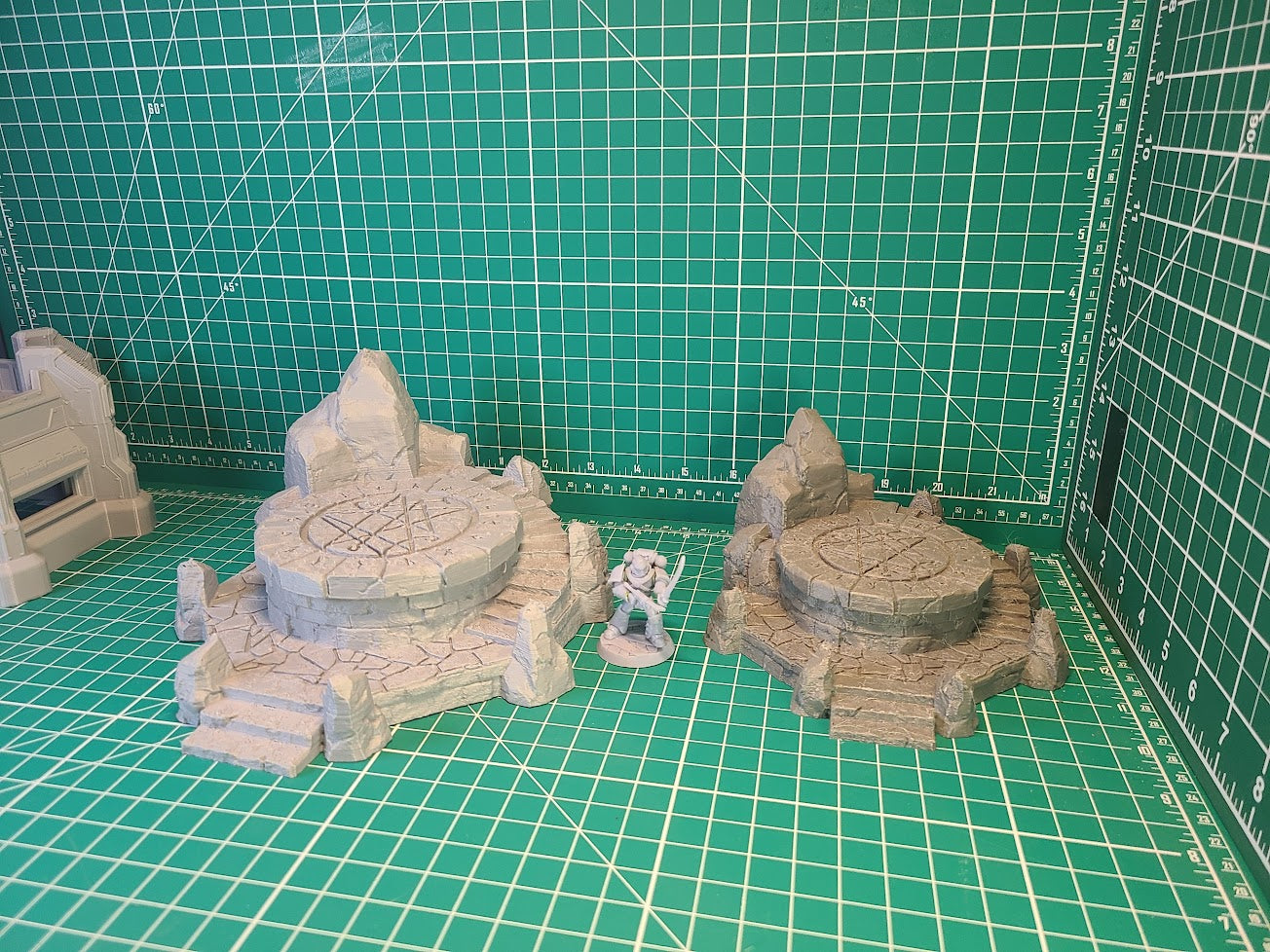 Ritual Altar Terrain Piece | Miniature Tabletop Scenery | 28mm Scale
