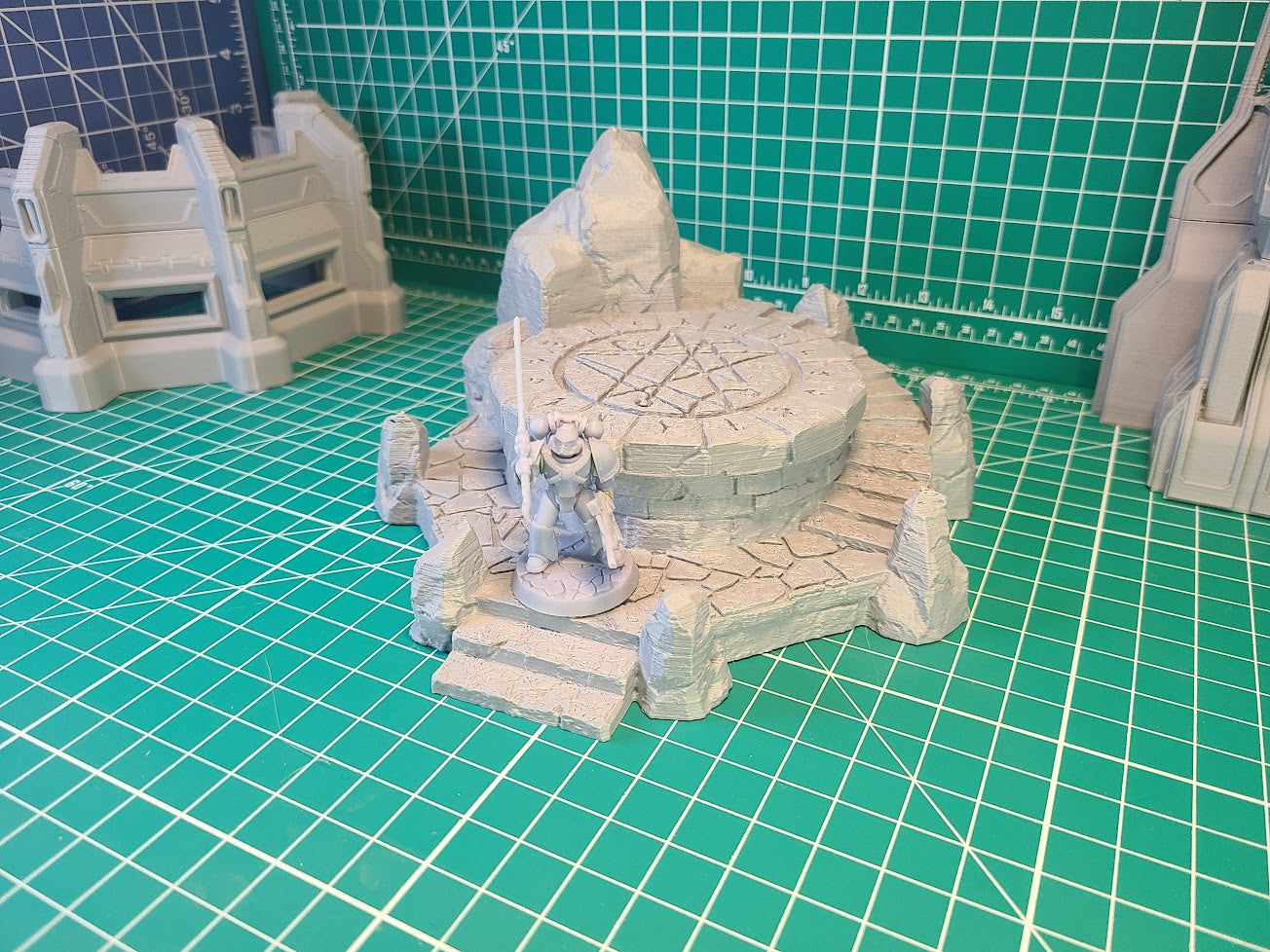 Ritual Altar Terrain Piece | Miniature Tabletop Scenery | 28mm Scale