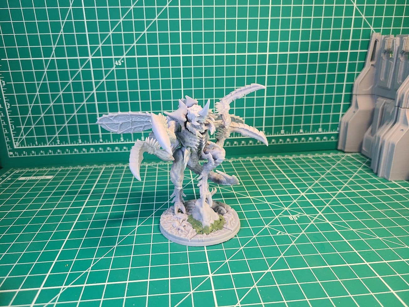 Despot - Flying Monstrosity (60mm Base, Great Proxy) | Wargaming Miniatures Red Beard Bits | 28mm Scale