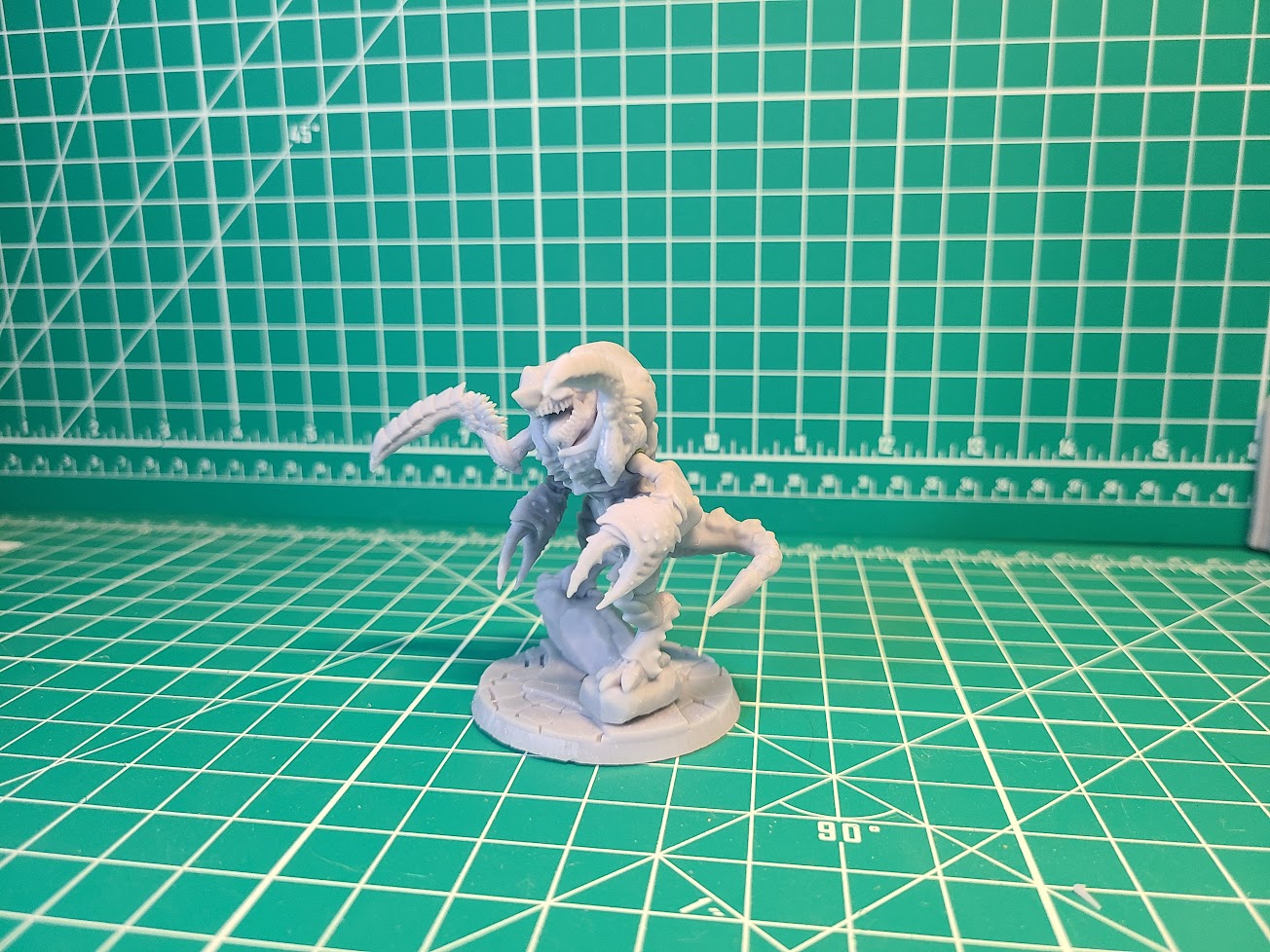 Xenoteras Warrior (50mm Base, Modular Arms, Multiple Loadouts) | Wargaming Miniatures Red Beard Bits | 28mm Scale
